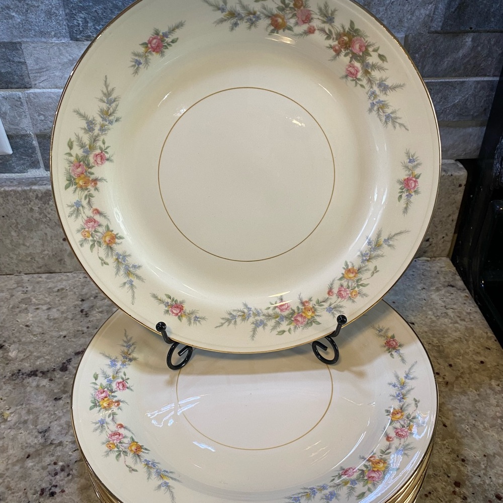 Homer Laughlin Eggshell Nautilus dinner plates (8) in the Ferndale‎ pattern